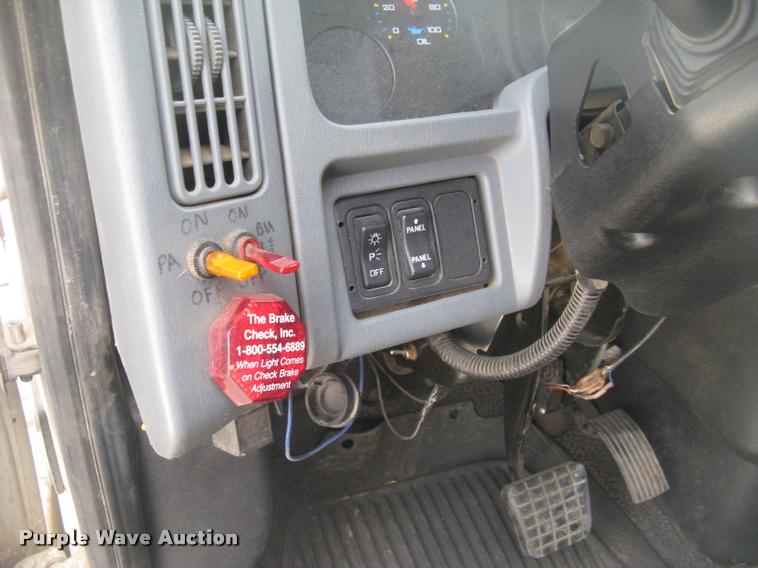 image for item L2311 2007 International 7300 bucket truck