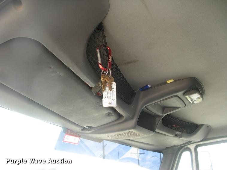 image for item L2311 2007 International 7300 bucket truck