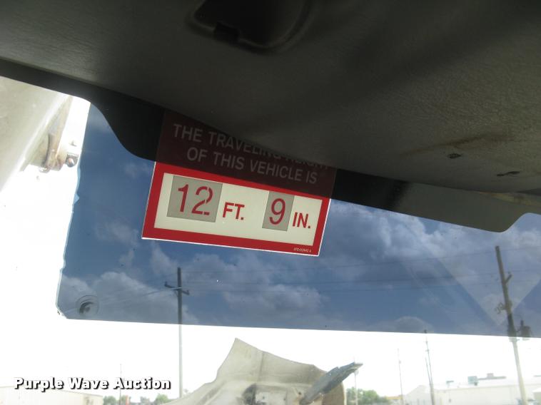 image for item L2311 2007 International 7300 bucket truck