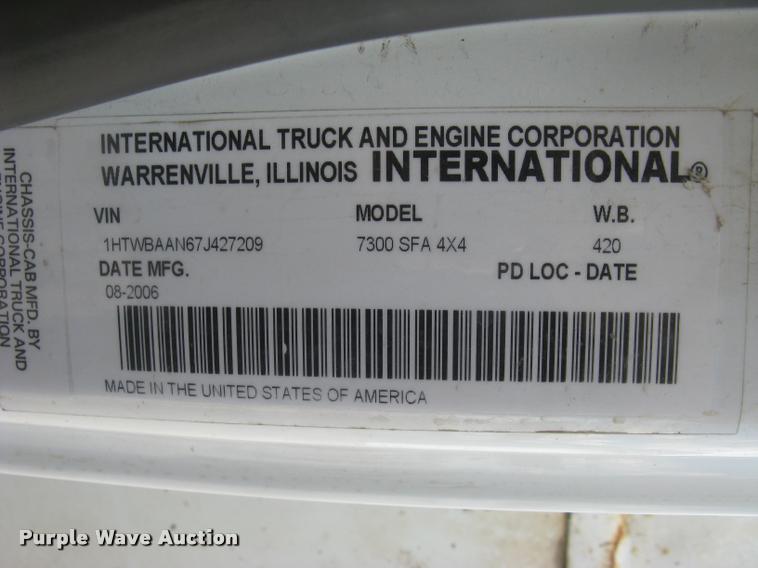 image for item L2311 2007 International 7300 bucket truck