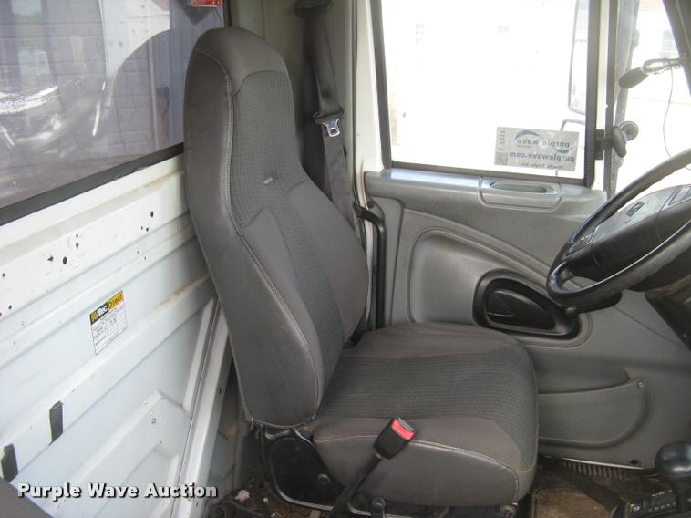 image for item L2311 2007 International 7300 bucket truck