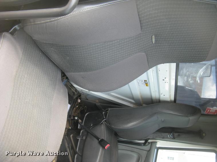 image for item L2311 2007 International 7300 bucket truck