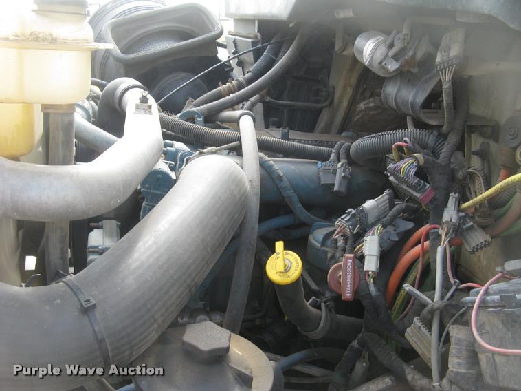 image for item L2311 2007 International 7300 bucket truck