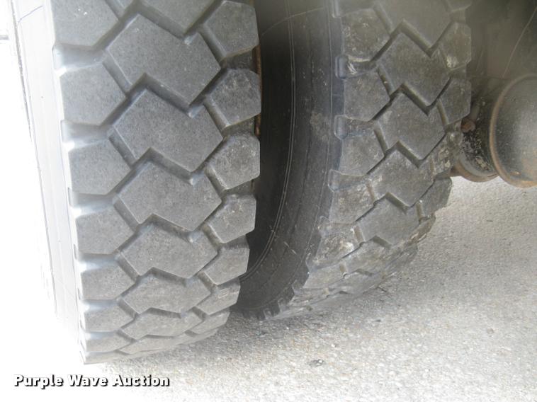 image for item L2311 2007 International 7300 bucket truck