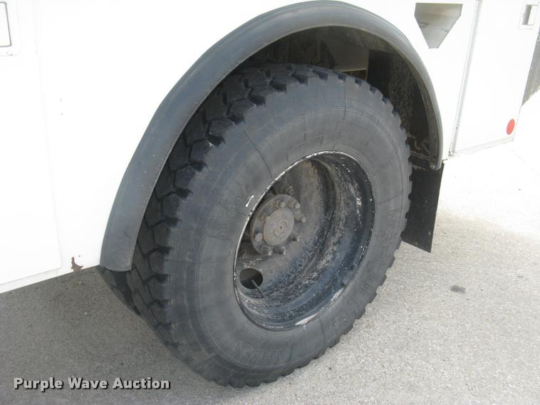 image for item L2311 2007 International 7300 bucket truck