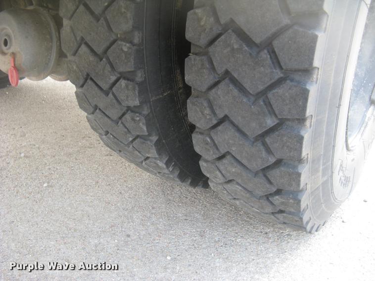 image for item L2311 2007 International 7300 bucket truck