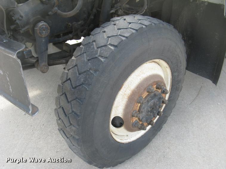 image for item L2311 2007 International 7300 bucket truck