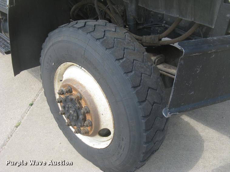 image for item L2311 2007 International 7300 bucket truck