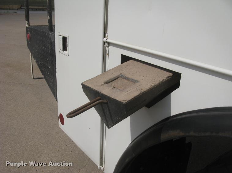 image for item L2311 2007 International 7300 bucket truck