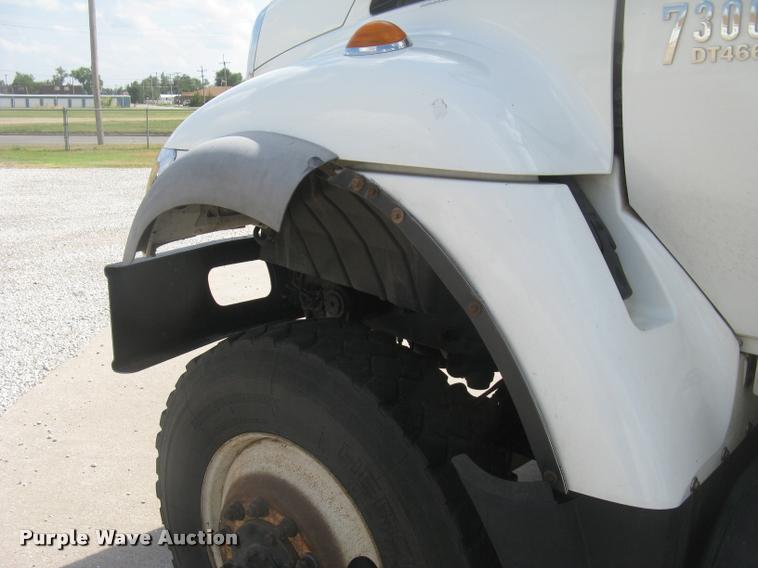 image for item L2311 2007 International 7300 bucket truck