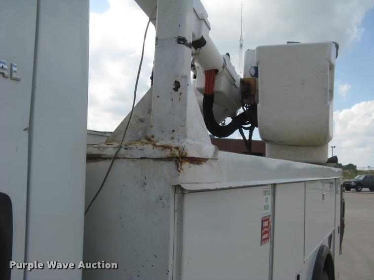 image for item L2311 2007 International 7300 bucket truck