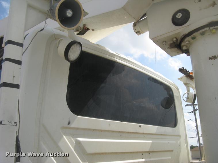 image for item L2311 2007 International 7300 bucket truck