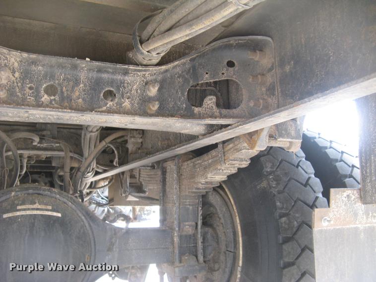 image for item L2311 2007 International 7300 bucket truck