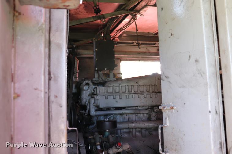 image for item L3180 1966 Manitowoc 4000W crane