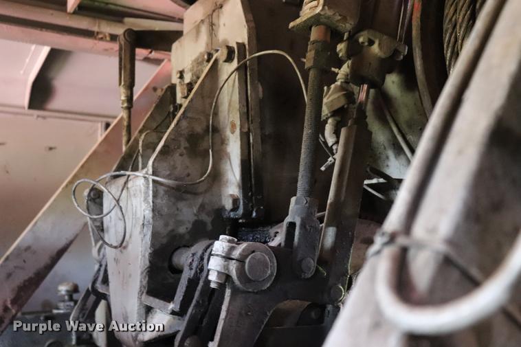 image for item L3180 1966 Manitowoc 4000W crane