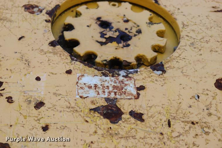 image for item L3181 1967 Manitowoc 4000W crane