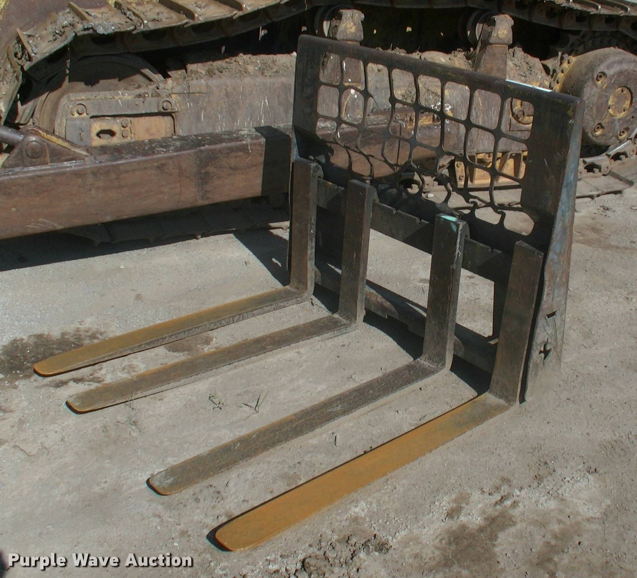 Skid steer forks in Tulsa, OK Item DK9592 sold Purple Wave