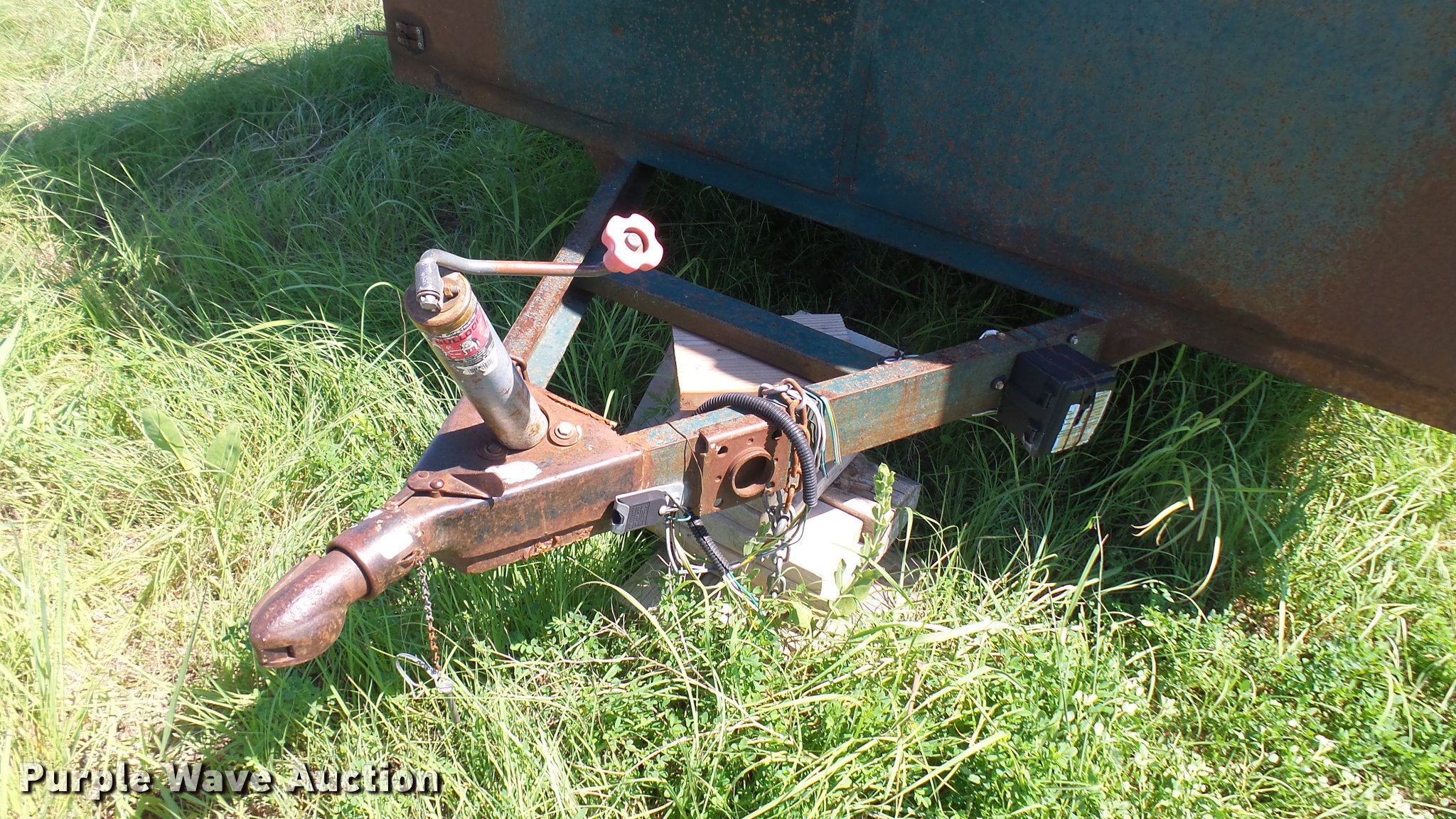 1998 J&J enclosed cargo trailer in Hays, KS Item L2316 sold Purple Wave