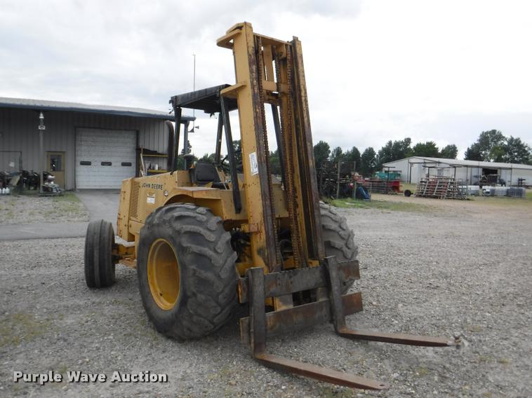image for item DA2290 2001 John Deere 482C forklift
