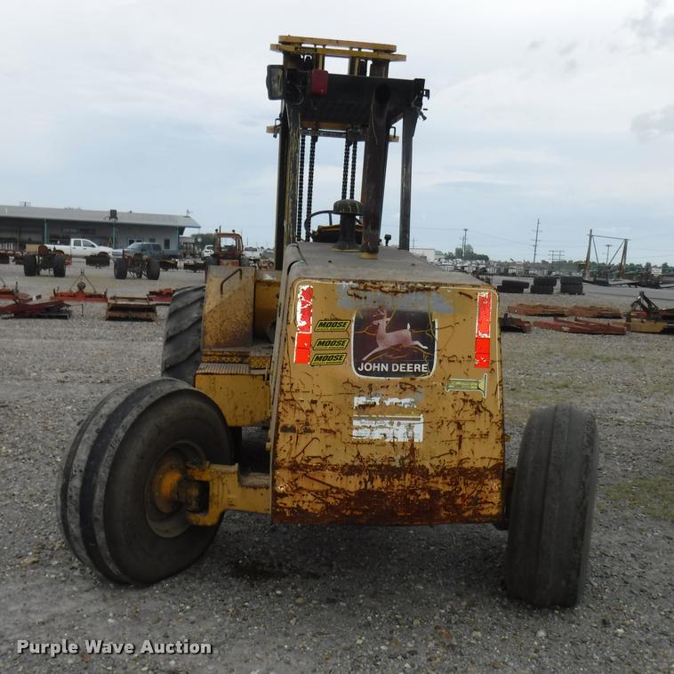 image for item DA2290 2001 John Deere 482C forklift