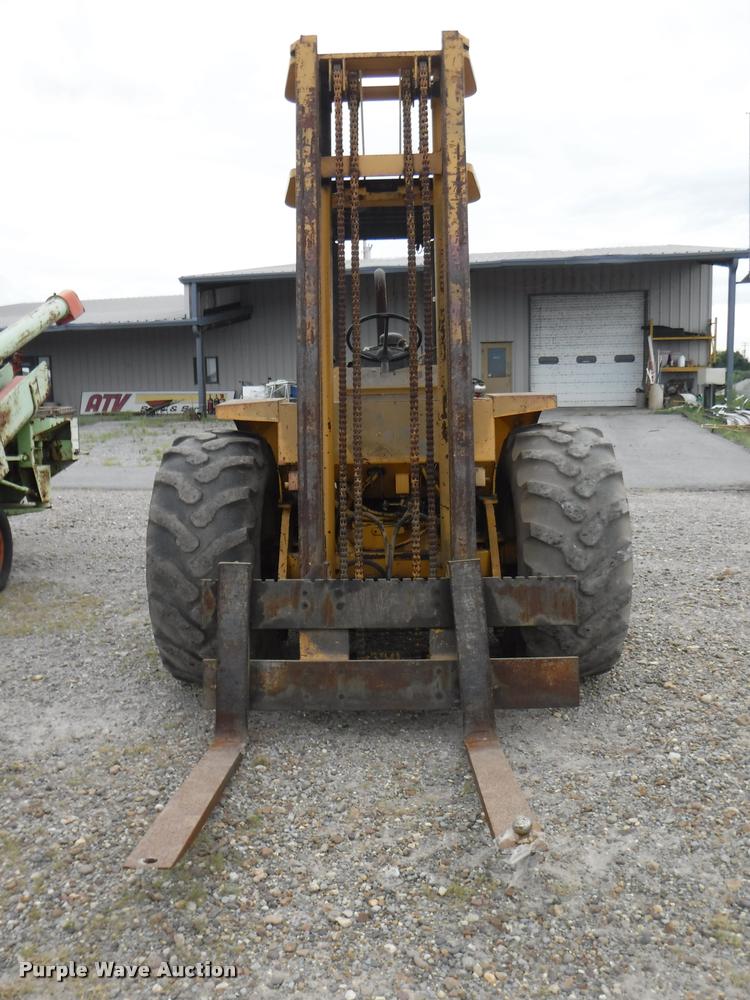 image for item DA2290 2001 John Deere 482C forklift