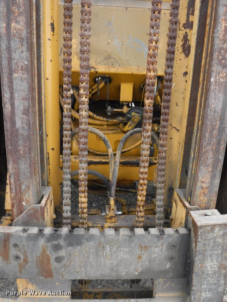 image for item DA2290 2001 John Deere 482C forklift