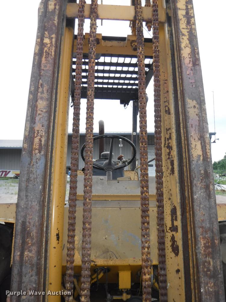 image for item DA2290 2001 John Deere 482C forklift