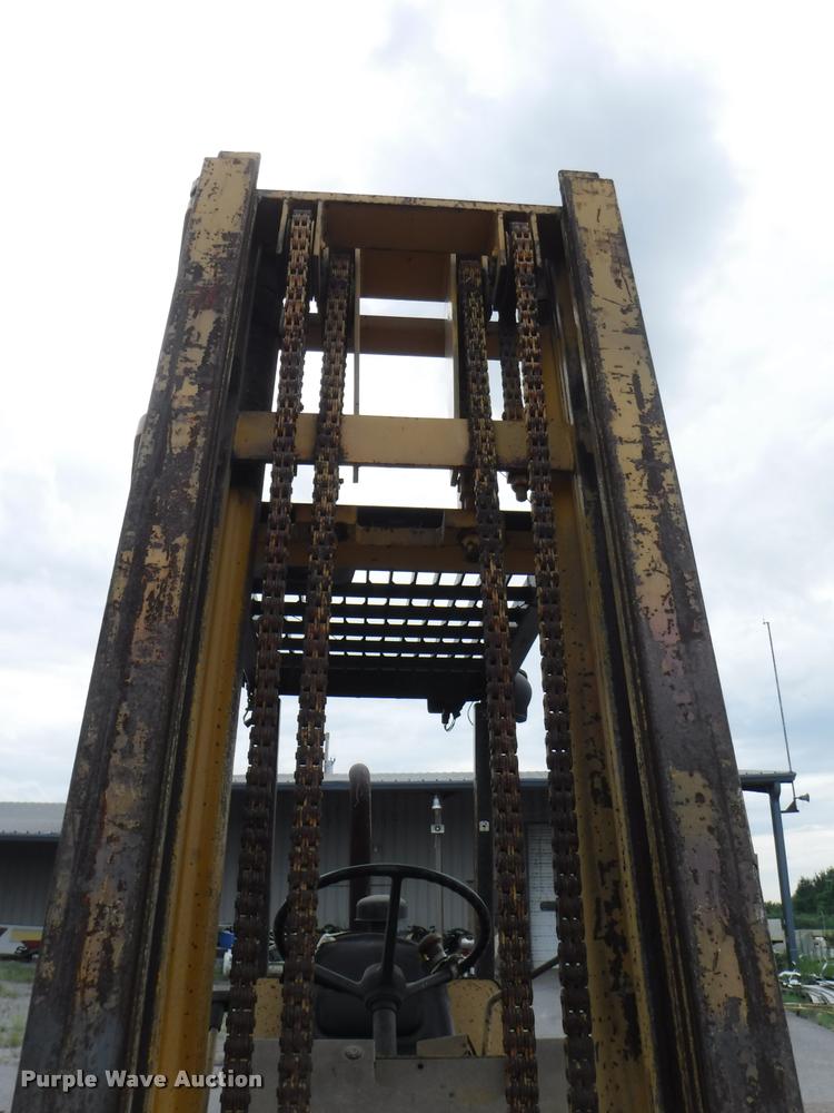 image for item DA2290 2001 John Deere 482C forklift