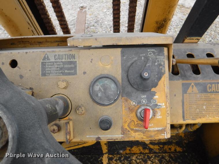 image for item DA2290 2001 John Deere 482C forklift