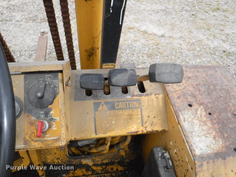 image for item DA2290 2001 John Deere 482C forklift