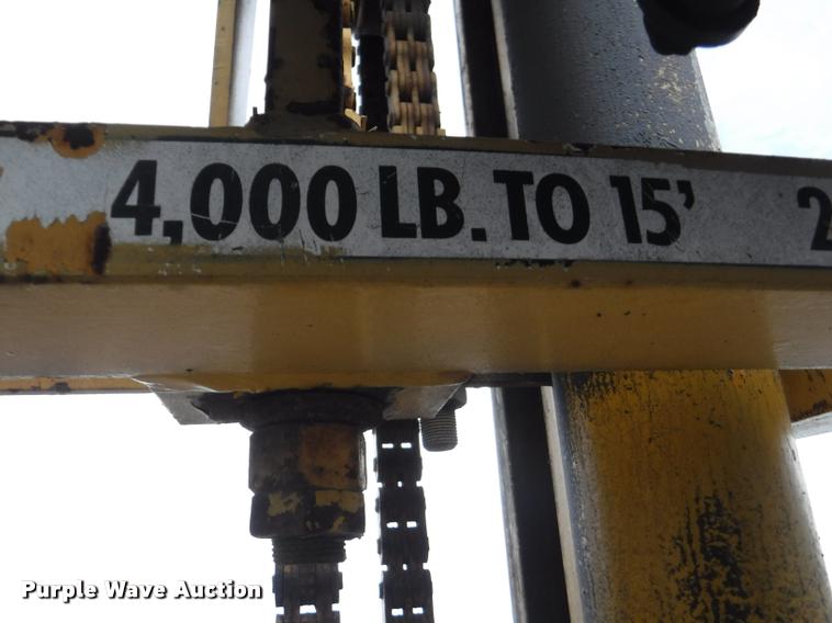 image for item DA2290 2001 John Deere 482C forklift