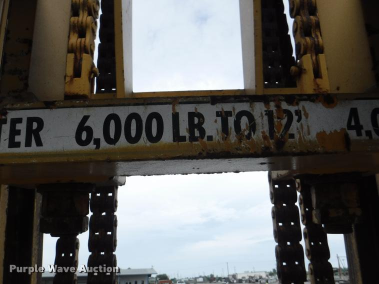 image for item DA2290 2001 John Deere 482C forklift