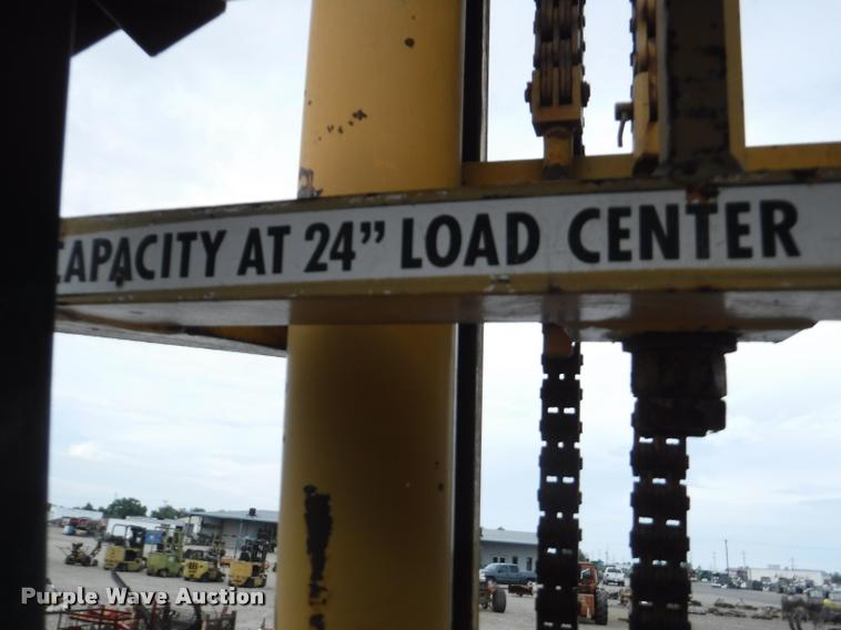 image for item DA2290 2001 John Deere 482C forklift