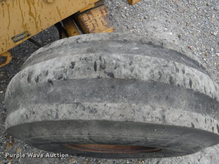 image for item DA2290 2001 John Deere 482C forklift