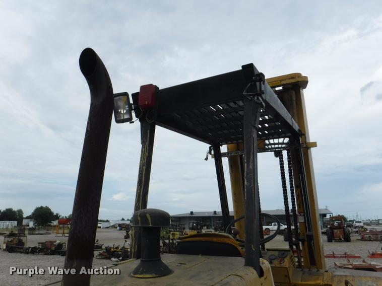 image for item DA2290 2001 John Deere 482C forklift