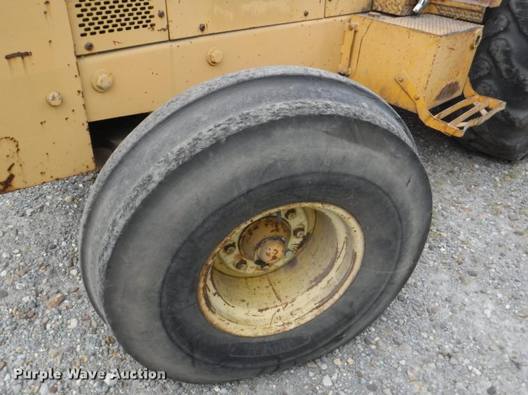 image for item DA2290 2001 John Deere 482C forklift