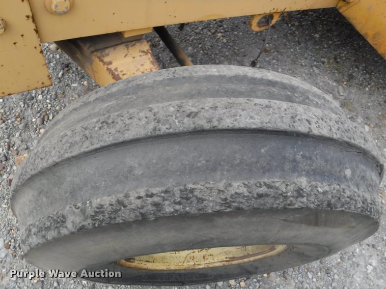 image for item DA2290 2001 John Deere 482C forklift