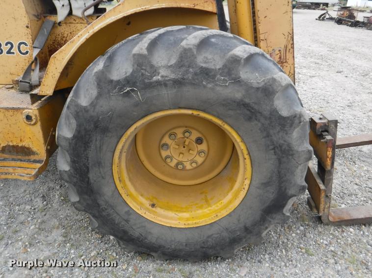 image for item DA2290 2001 John Deere 482C forklift