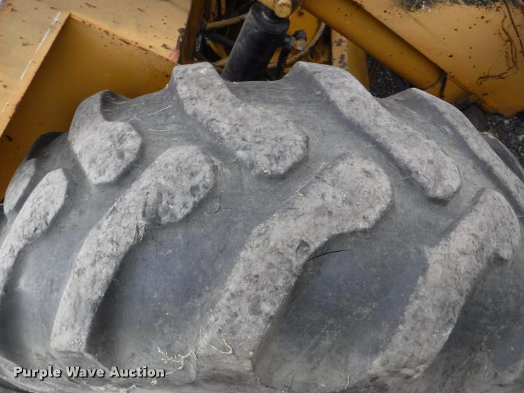 image for item DA2290 2001 John Deere 482C forklift