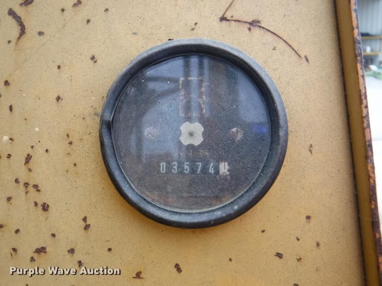 image for item DA2290 2001 John Deere 482C forklift