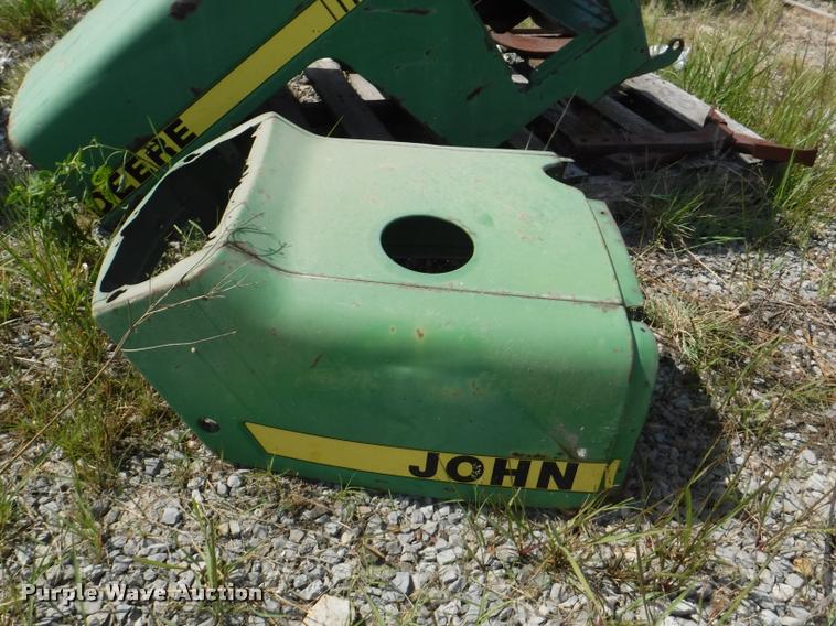 (9) John Deere tractor hoods in Sikeston, MO Item DA2311 sold Purple Wave