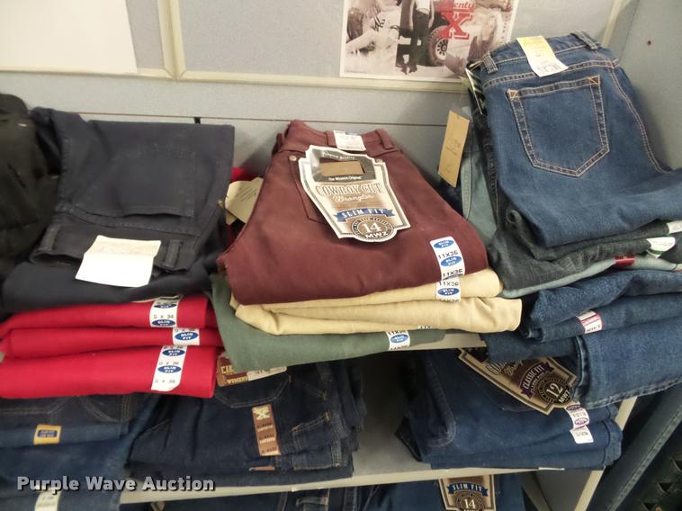 image for item DC6850 Approx 208 pair of womens jeans