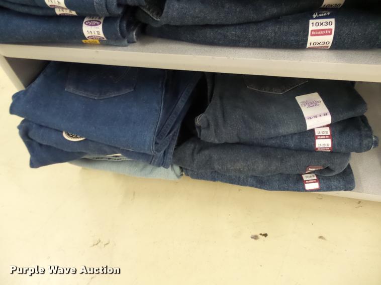 image for item DC6850 Approx 208 pair of womens jeans