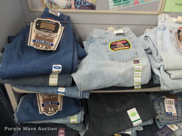 image for item DC6850 Approx 208 pair of womens jeans