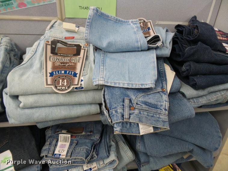 image for item DC6850 Approx 208 pair of womens jeans