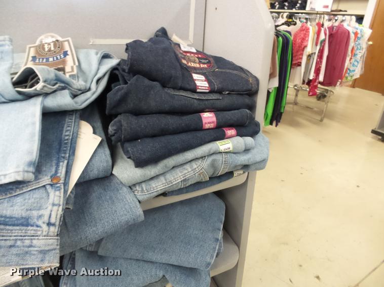 image for item DC6850 Approx 208 pair of womens jeans