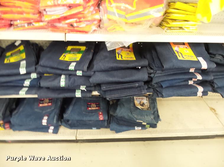 image for item DC6851 Approx 262 pairs of mens jeans, overalls, painters pants and brown duck pants