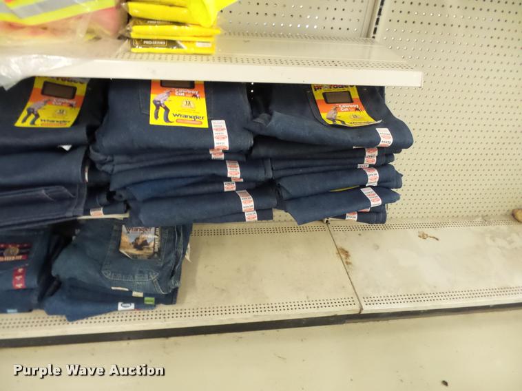 image for item DC6851 Approx 262 pairs of mens jeans, overalls, painters pants and brown duck pants