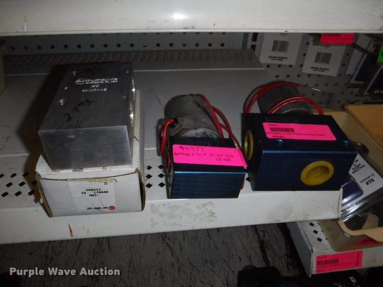 image for item DD0938 Hydraulic cylinder hardware