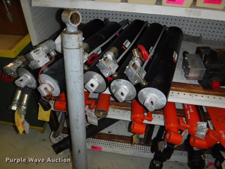 image for item DD0938 Hydraulic cylinder hardware